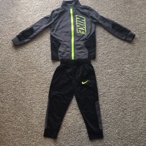 Nike 2 piece set (track suit) 3T
